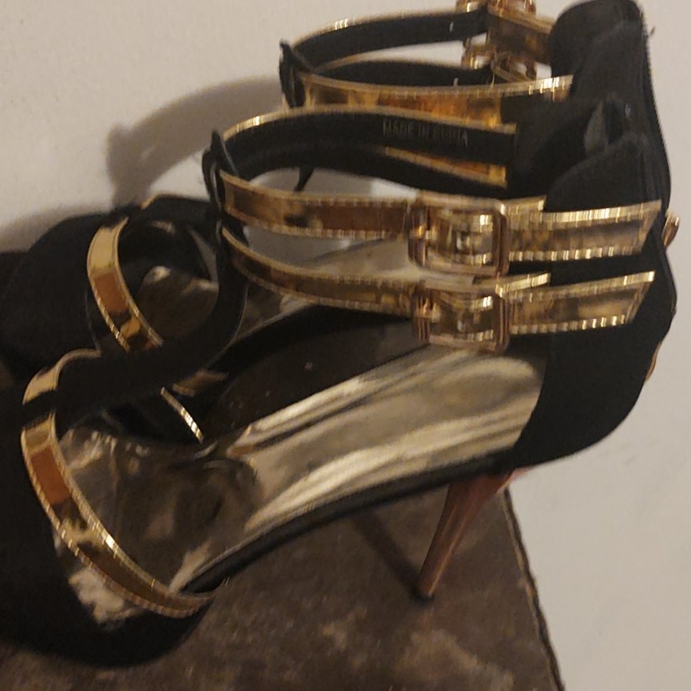 Heels - Picture 2 of 3